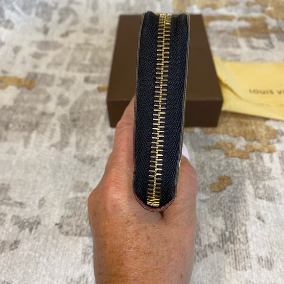Limited Edition Louis Vuitton Multi Colour Zippy Wallet in black - Picture 6 of 8